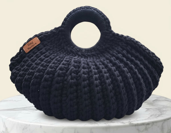 Tasche_gehaekelt_Halbmond_schwarz