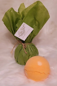 Aromatherapie Badebombe - Zitronengras & Mandarine. Verpackung mit Seidenpapier.