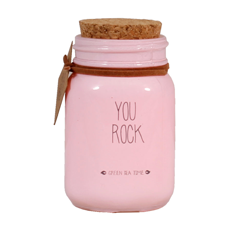 Sojawachs Bio Duftkerze mit Grüntee Duft in einem feuerfesten rosa Glas mit Korkdeckel und die Beschriftung "You Rock".