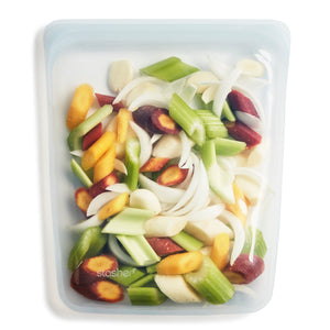 wiederverwendbarer Behälter mit Gemüse gefüllt - Stasher bag - aus Silikon, Farblos - Large.